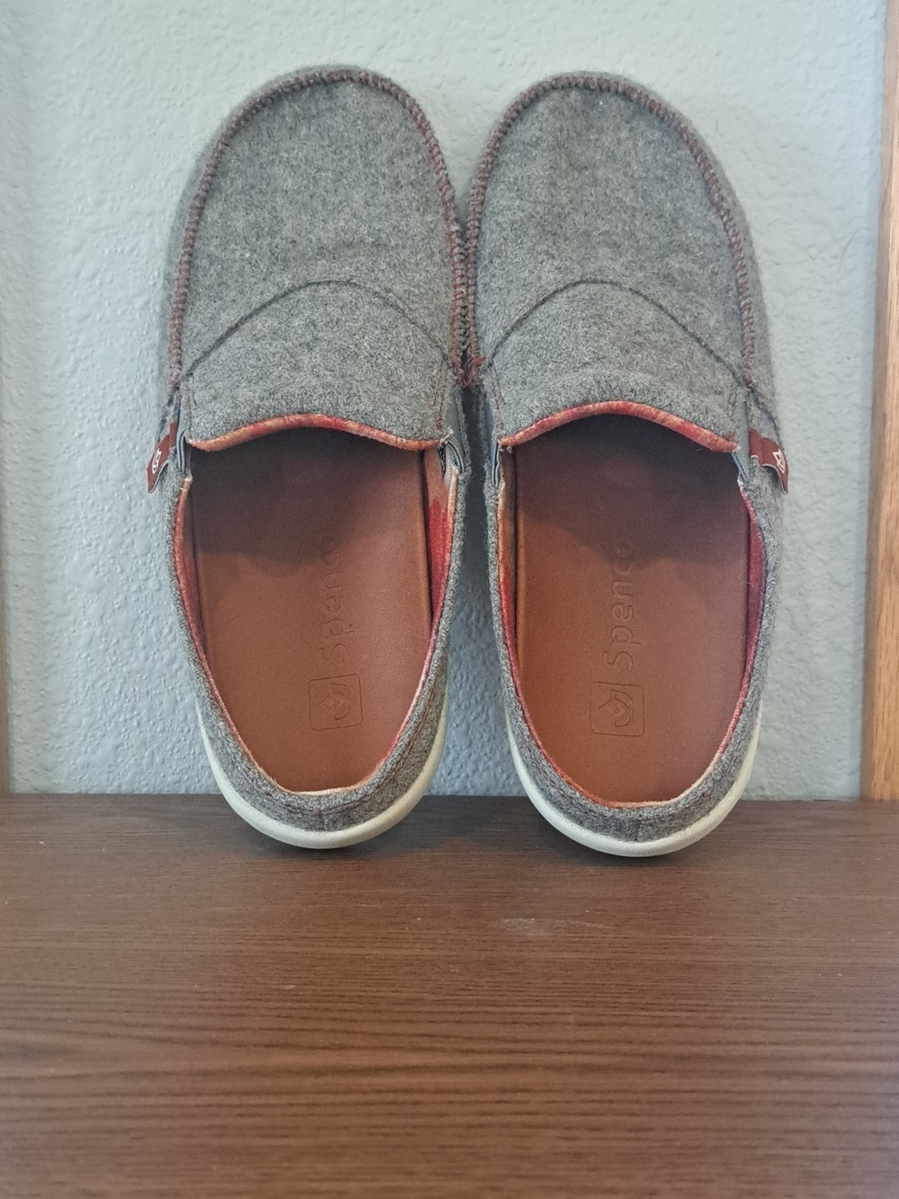 Spenco Women’s Grey Felt Mule with Contrast Stitching - Picture 2 of 11